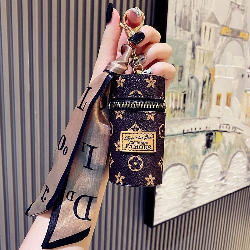 High-end coin purse pendants, earphone cases, lipstick mini keychain bags, retro bucket-mouth red envelopes, and simple pendants are now available Application Scenario