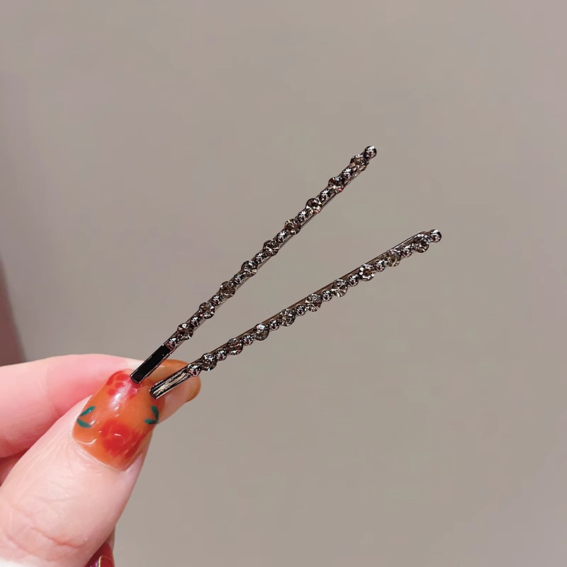 Exquisite hairpin for women, black one-piece clip, high-end feel, water diamond side clip, headpiece, elegant style, broken hair, bangs clip, pair clip Specification image