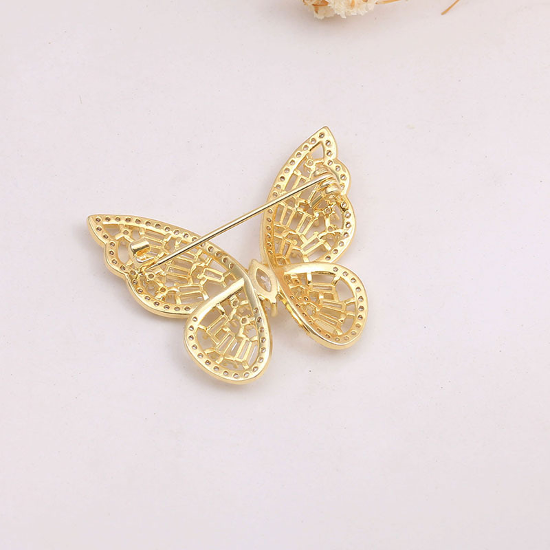 Wholesale of fashionable and light luxury micro-inlaid zircon butterfly brooches, elegant suit pins, and anti-exposure corsages Application Scenario