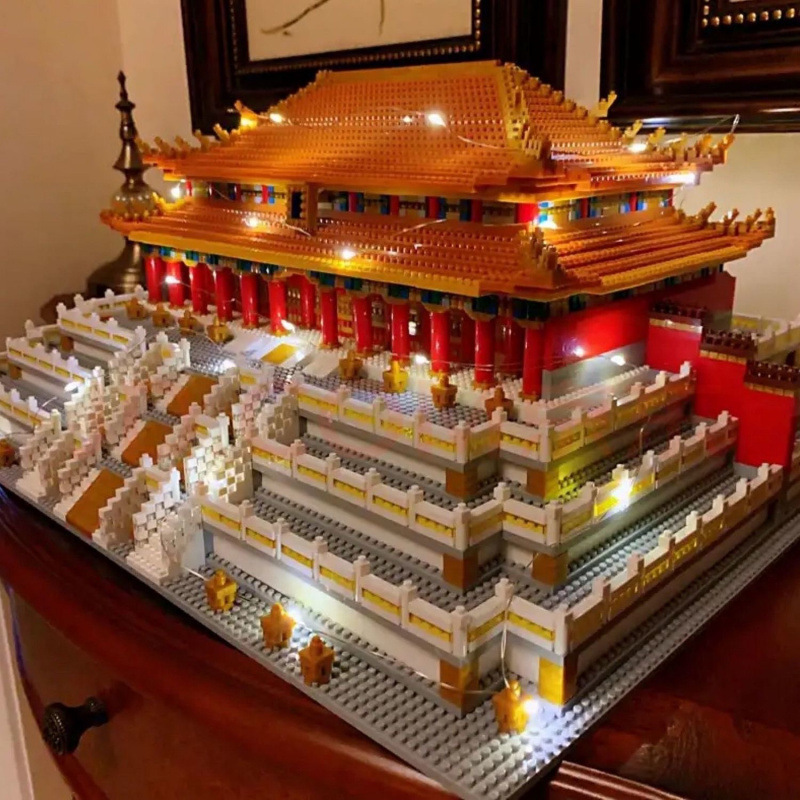 A three-dimensional Chinese-style ancient architectural model of the mortise and tenon building blocks toy of the Palace of Supreme Harmony in the Forbidden City, a boy's assembly puzzle details Picture