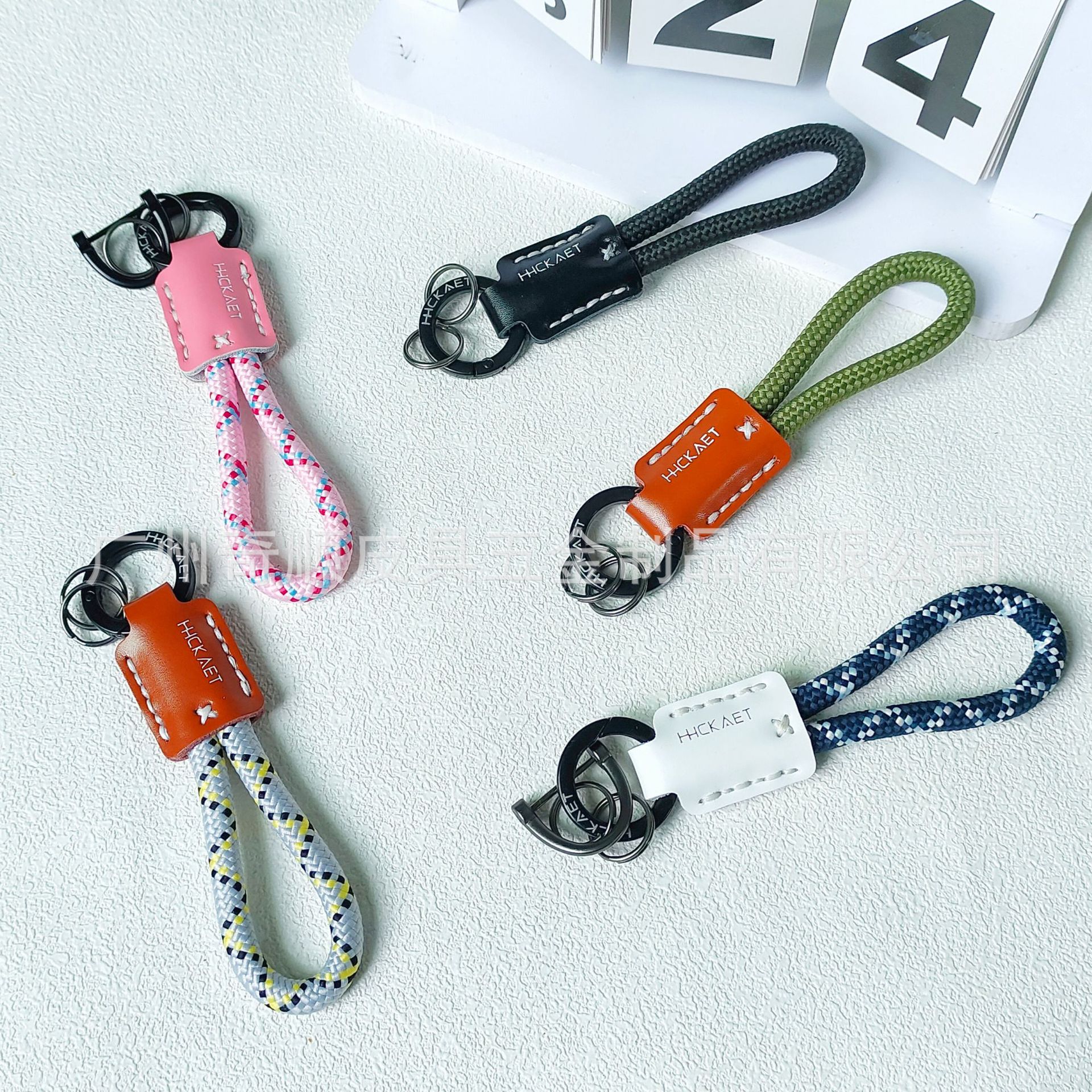 钥匙扣玻璃/钥匙扣/羊毛毡挂件/带灯章鱼钥匙扣/钥匙挂产品图