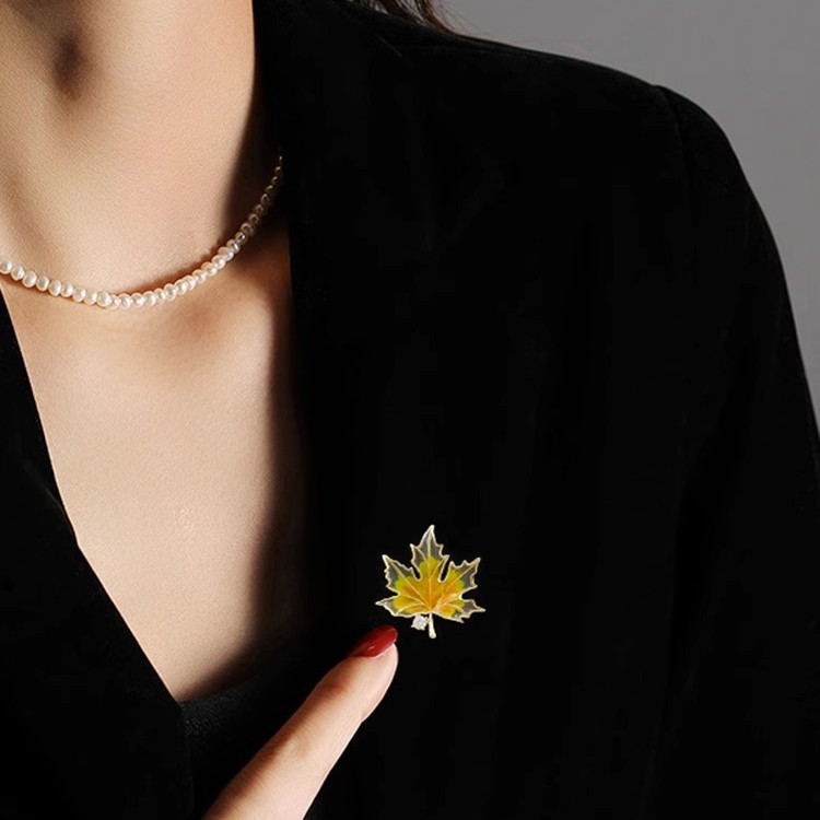 Brooch Anti-Slip Maple Pin Women's Design Corsage Suit Fixed Clothing Accessories French Suit Upscale Buckle details Picture