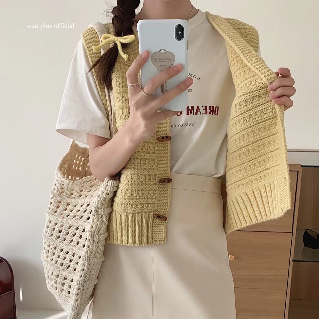 Autumn retro monochrome knitted vest sweater with horn buttons, loose sleeveless vest for women, layered with a waistcoat Specification image