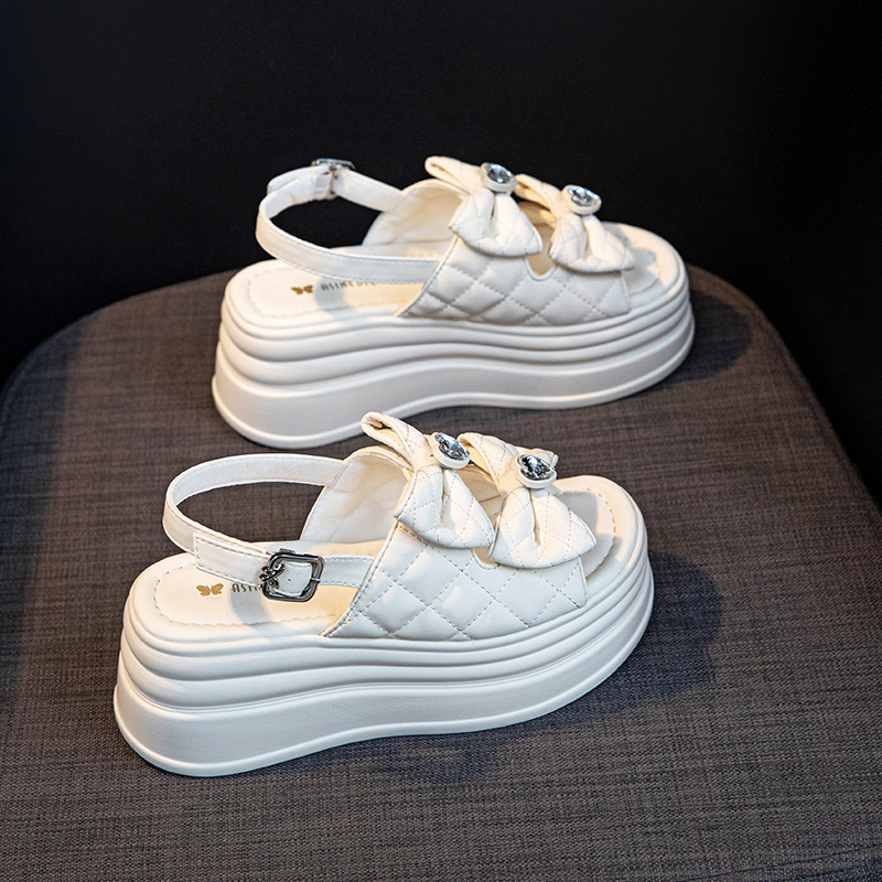 Platform Sandals Women 2024 Summer New Height-Raising Fashion All-In-One Sponge Roman Beach Shoes Small Women's Shoes Application Scenario