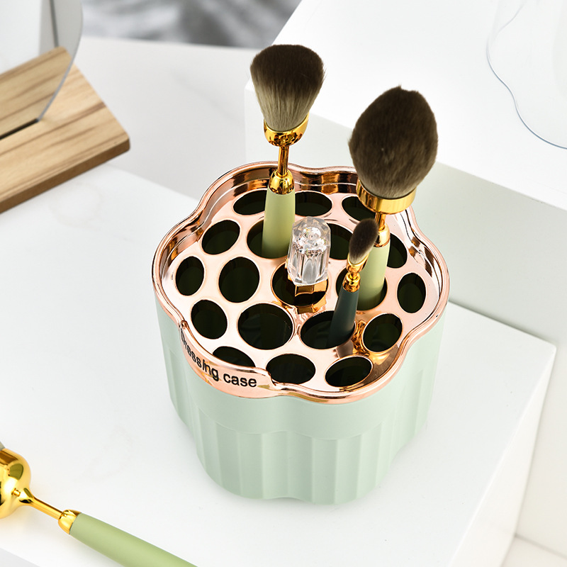 Light luxury makeup brush storage container Portable brush storage box Dust powder powder powder dresser rotating storage rack 0414-5120 Application Scenario