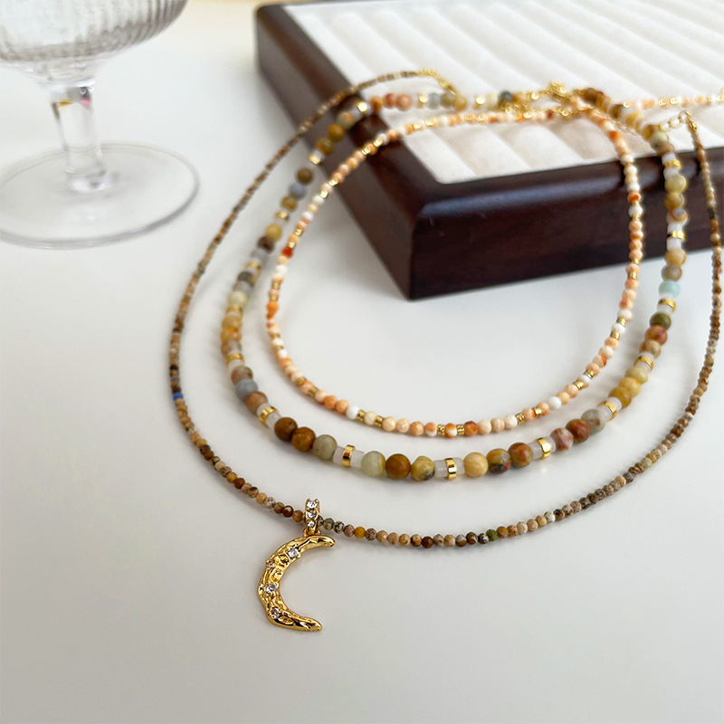 This is a new retro small-sized amine natural stone moon pendant beaded necklace that is versatile for women and can be layered for a high-end look Specification image