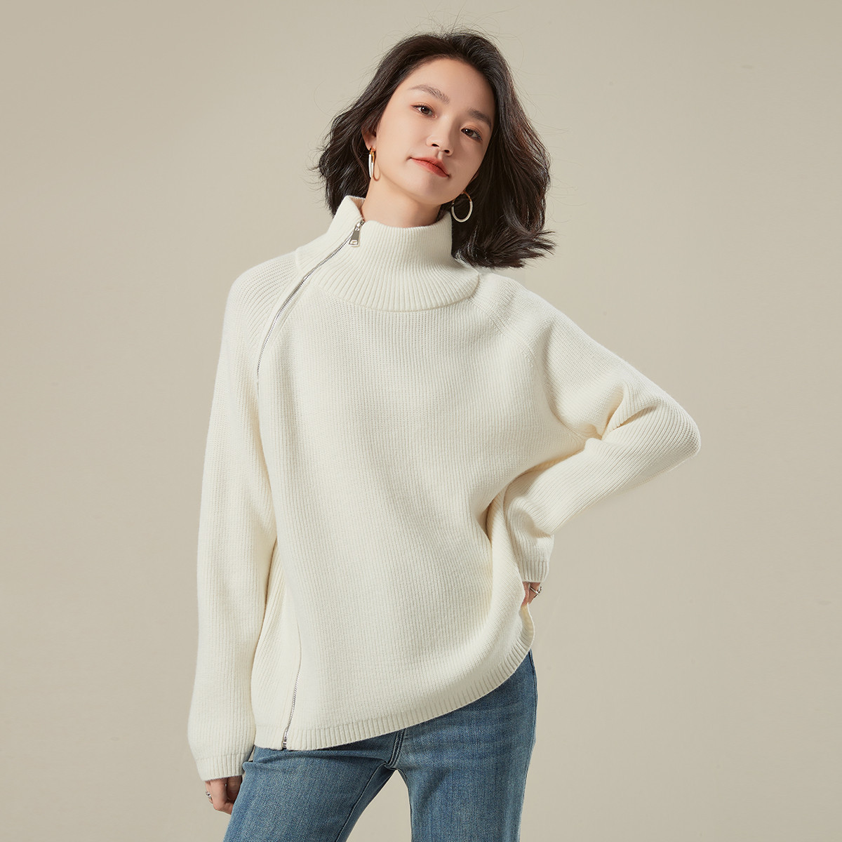 A loose and laid-back women's sweater coat with a slanted zipper cashmere cardigan for autumn and winter, featuring a high-neck cashmere top in white Specification image