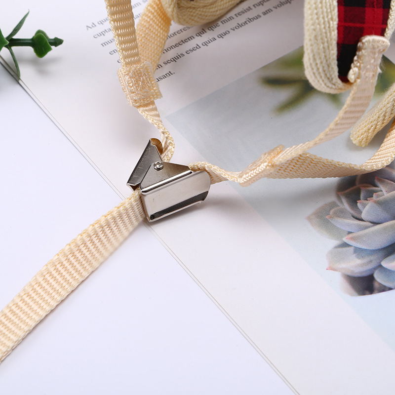 Cross-border manufacturer of pet cat, dog, bee with belly band, chest and back anti-escape, breathable and adjustable vest type leash Application Scenario