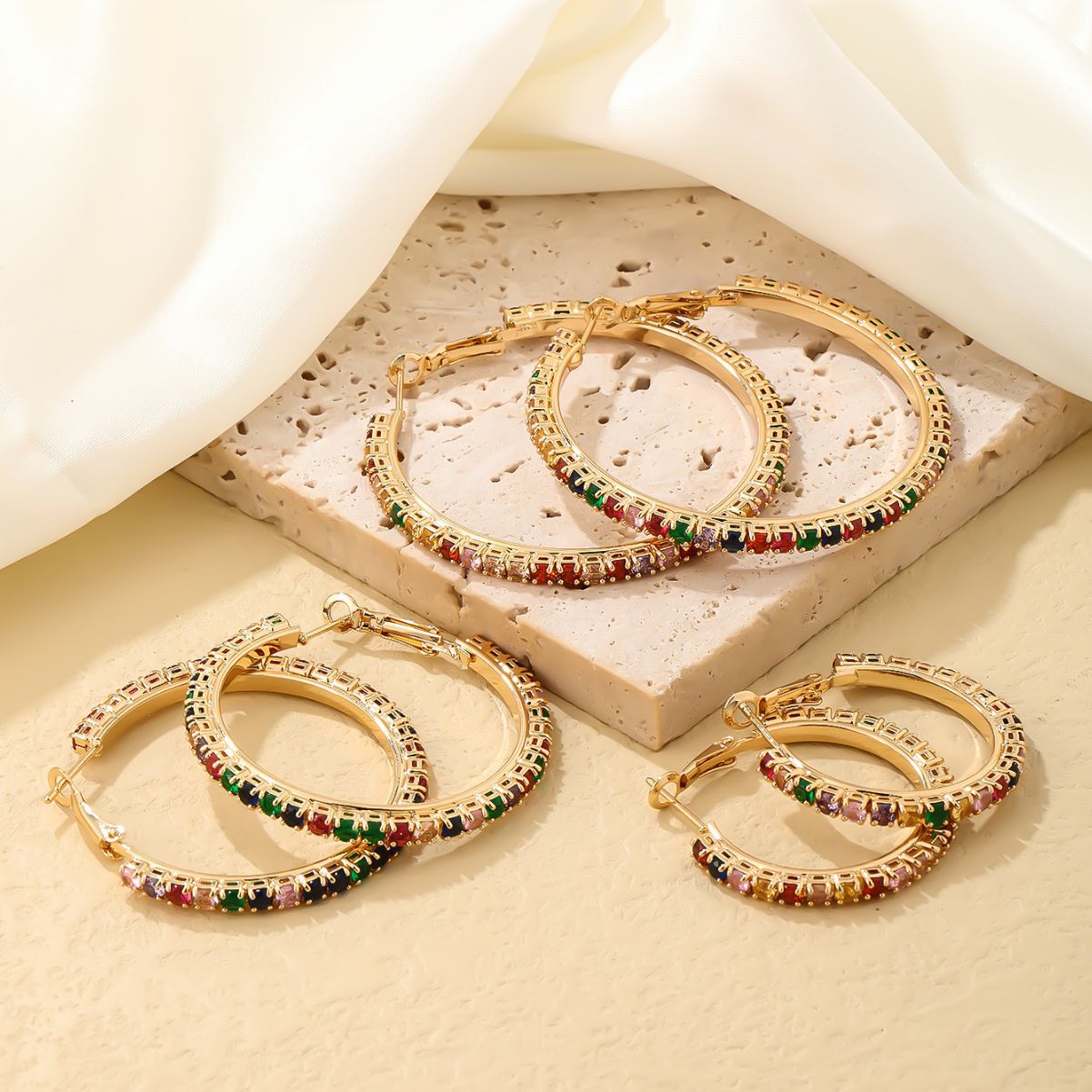 Light luxury and elegant earrings, Kashi accessories, fashionable, simple and niche, ins design sense, round, individual and creative earrings