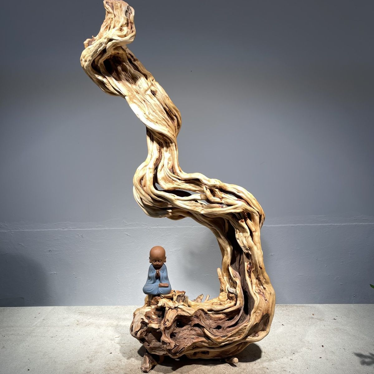 Creative Rhododendron Root Carving Natural Weathered Dead Wood Home Living Room Wine Cabinet Porch Hostel Zen Ancient Style Decoration Pieces Application Scenario