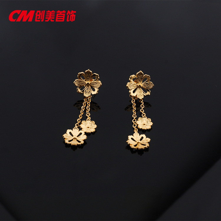 Chuangmei Jewelry long tassel earrings, simple geometric earrings, ear hooks plated with 24K gold, retro and elegant earrings for women Application Scenario