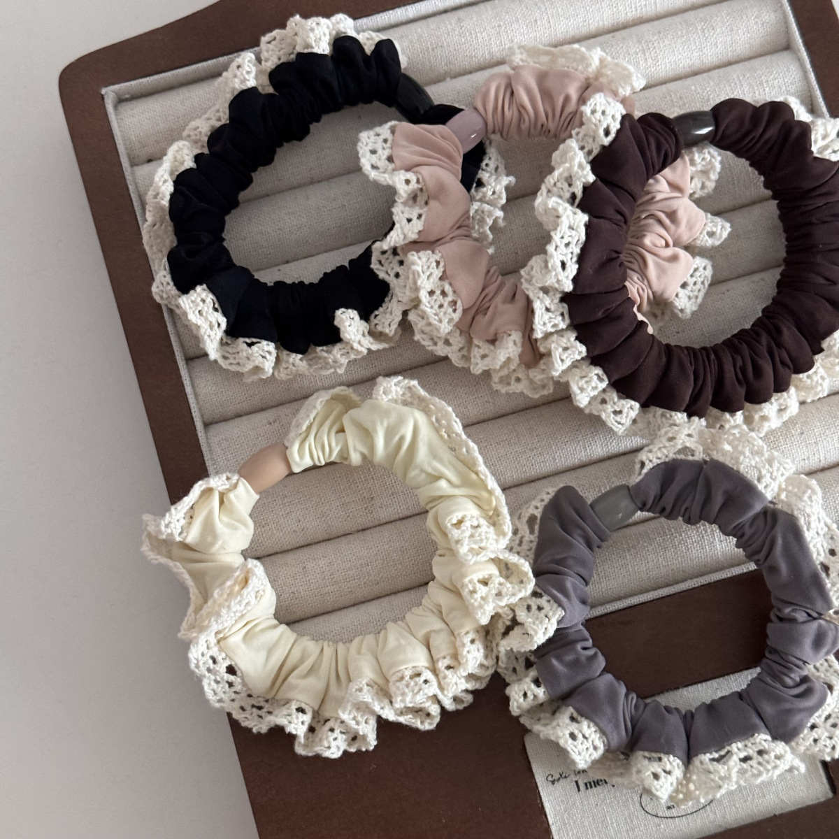 A new style of Korean-style lace and black ear edge soft and comfortable mask, ice silk small intestinal hair band, fashionable and simple ponytail hair accessory Specification image