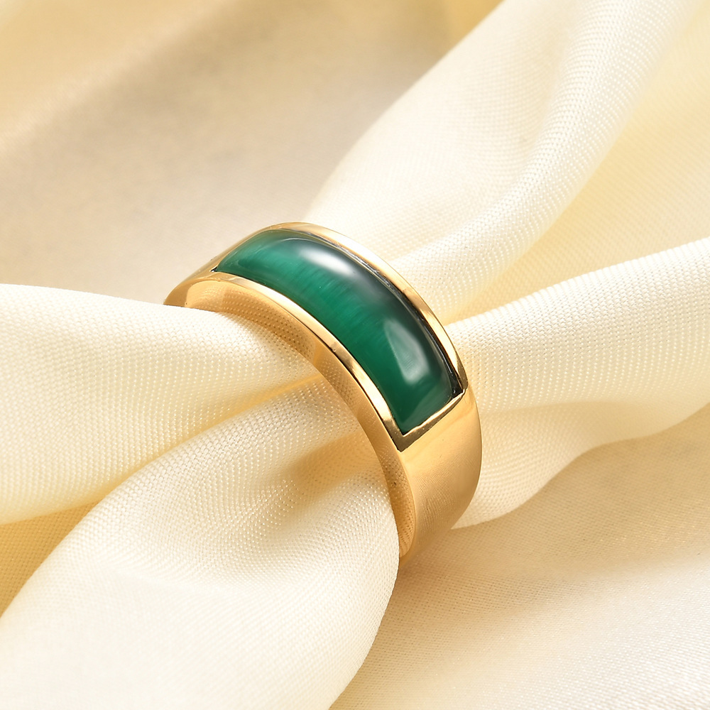New cross-border products from Europe and America, retro cat's eye stone, emerald green, simple and elegant stainless steel titanium steel ring, wholesale for women