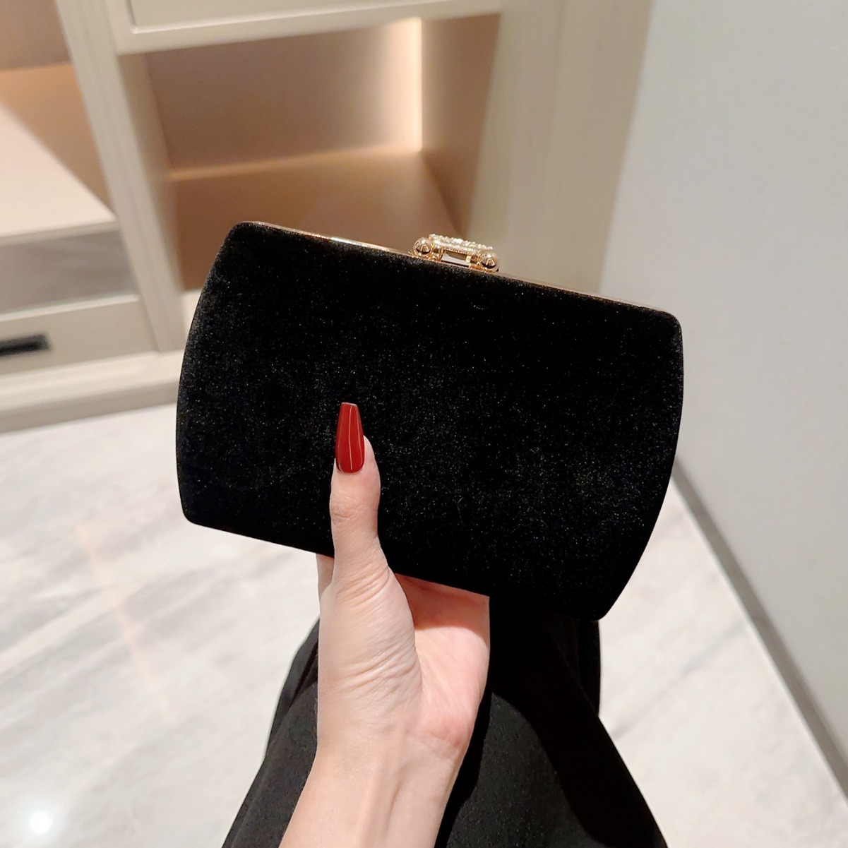 Cross-Border New Banquet Bag Rhinestone Buckle Evening Bag Velvet Dinner Bag Chain Bag With Qipao Dress Bag Application Scenario