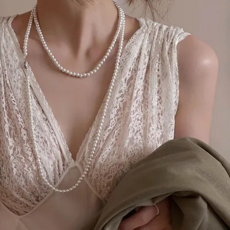The fashionable Shijia pearl necklace exudes a sense of light luxury and sophistication. It features a multi-layered French retro long sweater chain as a women's accessory The fashionable Shijia pearl necklace exudes a sense of light luxury and sophistication. It features a multi-layered French retro long sweater chain as a women's accessory