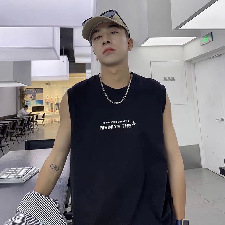 A loose-fitting sleeveless T-shirt for men, a summer trend brand, a men's loose student vest, a sports and fitness basketball vest for men