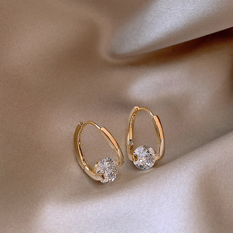 Geometric Zircon ear loops, a live-streaming accessory with an ins style, is a popular online celebrity. Wholesale of simple and elegant earrings for women