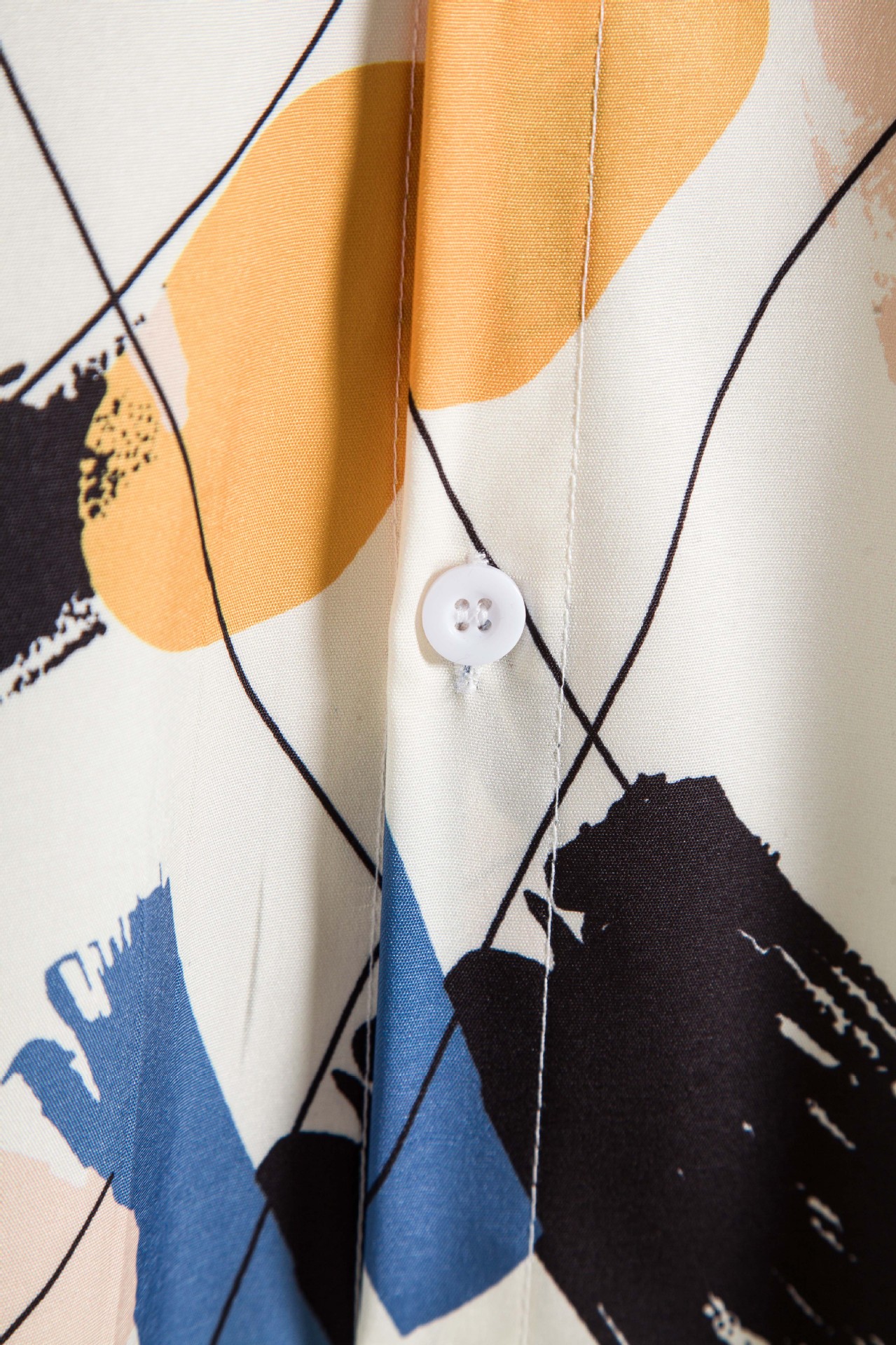 2023 Casual white graffiti lapel cotton slim-fit printed all-season versatile youth regular men's shirt in stock Item Picture