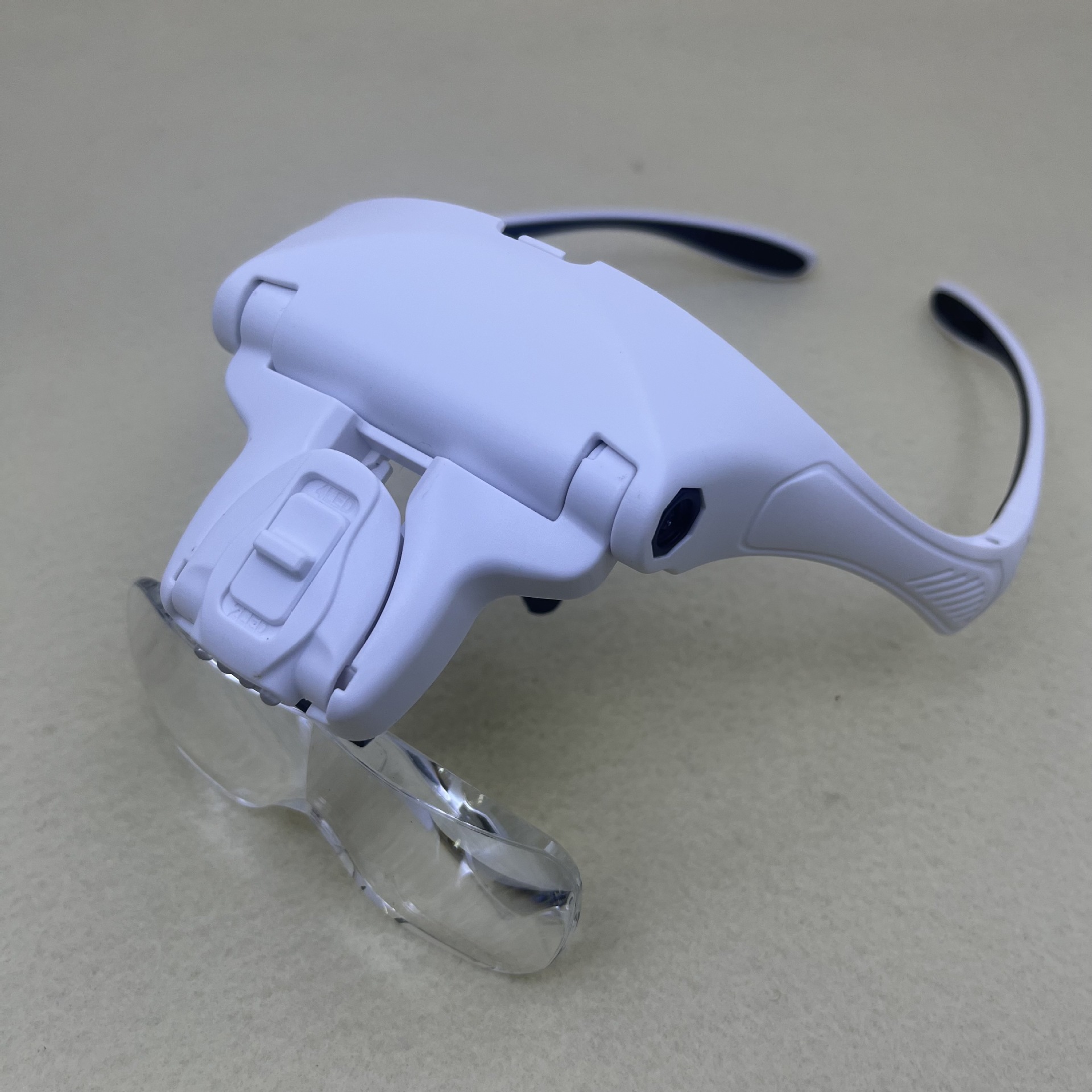 Wholesale of the new 9892B2B head-mounted glasses magnifying glass with 4LED battery and 5 sets of lenses on cross-border Amazon details Picture