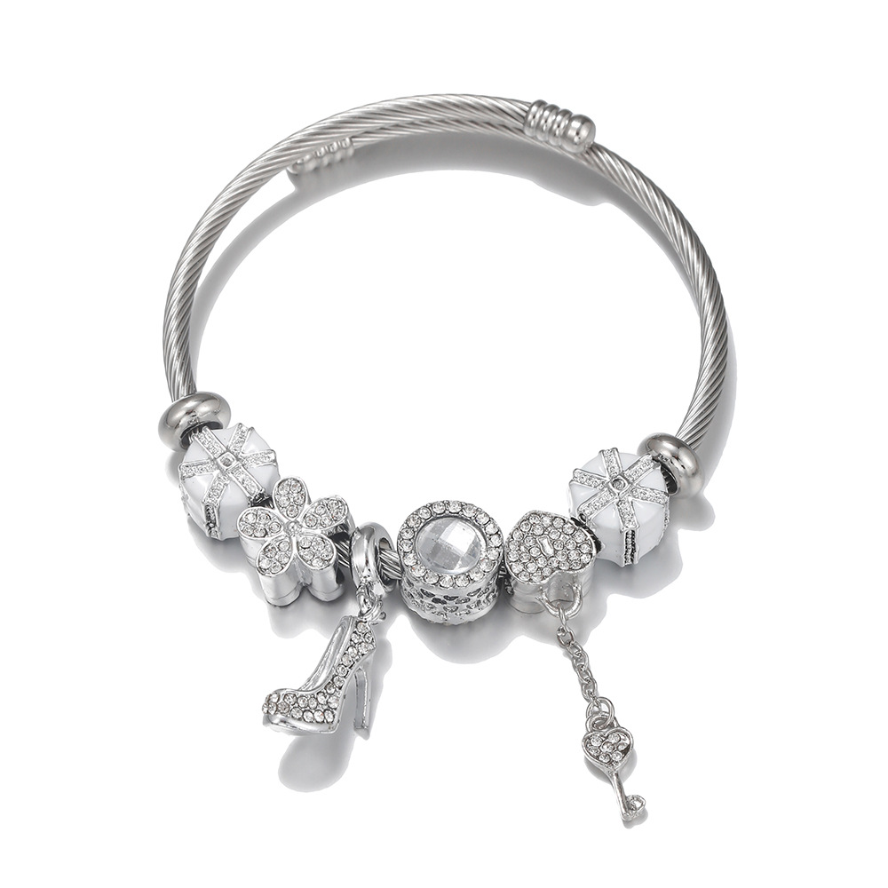 Oly Magic Bracelet 0101 Diy Stainless Steel Titanium Steel Bracelet High Heels Love Lock Gift Box String Bracelet Women's Jewelry Application Scenario