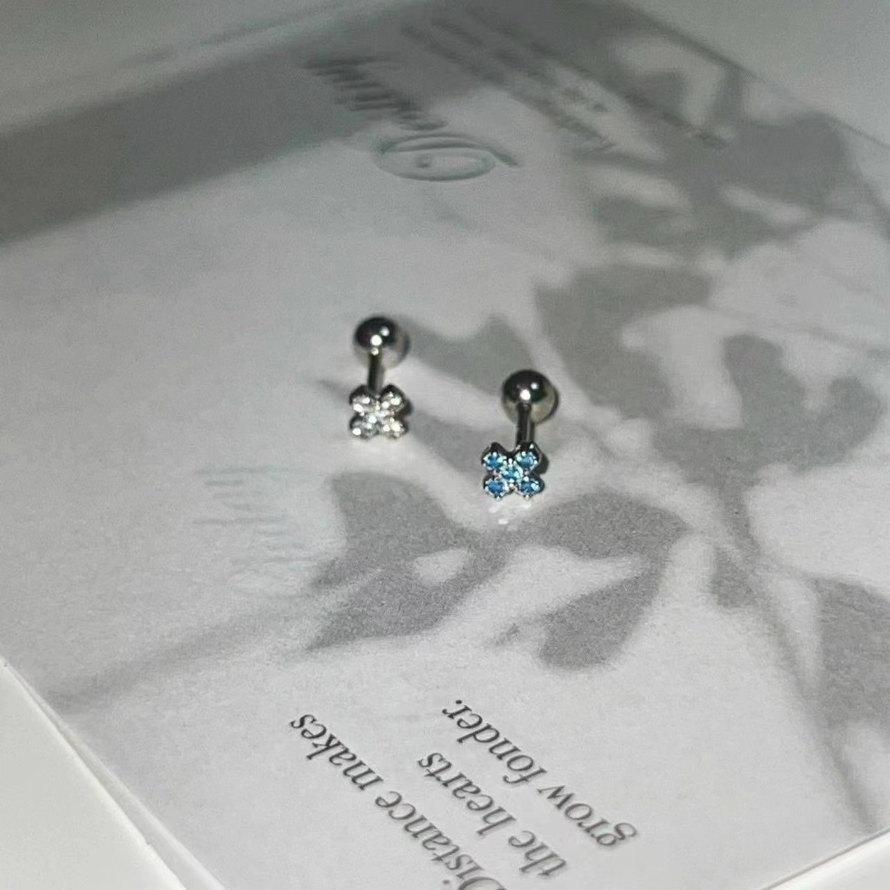mini cross-shaped ear stud with an InS-style niche design sense, a basic Korean-style versatile ear stud that doesn't require disassembly for ear care
