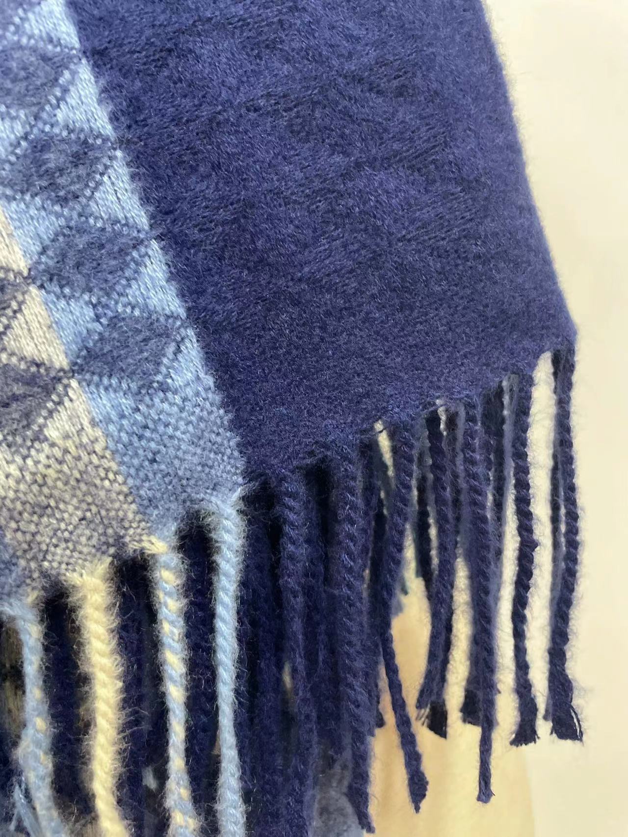 Wholesale of 2023 Autumn and winter faux cashmere women's Korean-style warm tweed check scarf and tassel shawl from the manufacturer details Picture