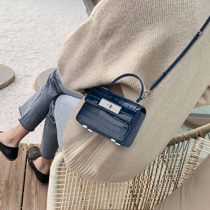 New Women's Korean Leather Women's Bag Trend Single Shoulder Crossbody Niche Design Large Capacity Commuter Bag