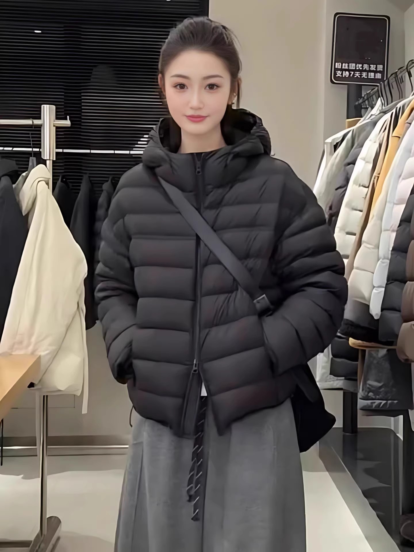 Hooded short down jacket with ribs for women, light and warm in winter, loose, fashionable and versatile white duck down casual coat pic 8