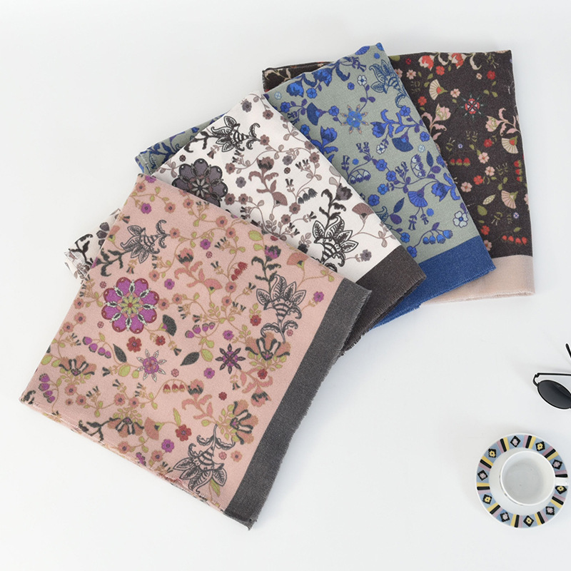 Autumn And Winter 2022 New Small Floral Scarf Elegant Elegant Fashion Printed Cashmere Scarf For Women Warm Neck details Picture