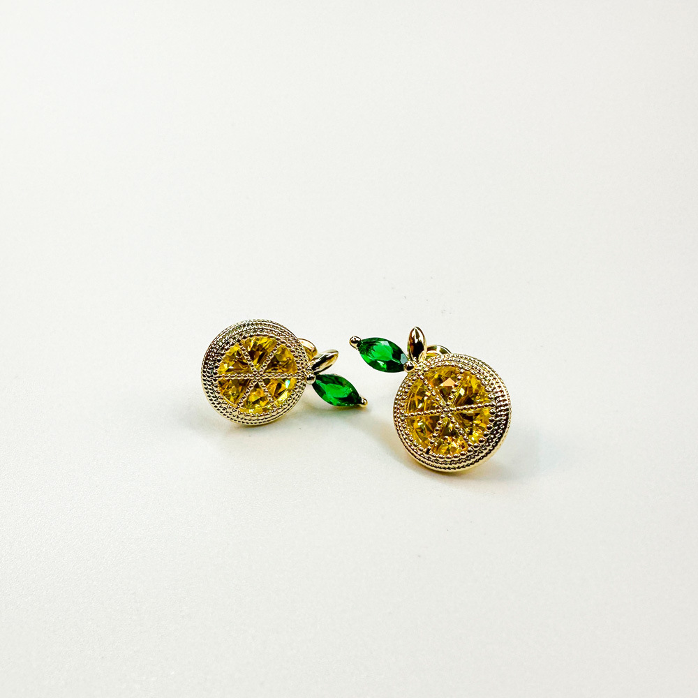 The small lemon-shaped micro-inlaid zircon earrings are a niche design with a simple and elegant style. They are sweet and fresh with zircon inlay Specification image