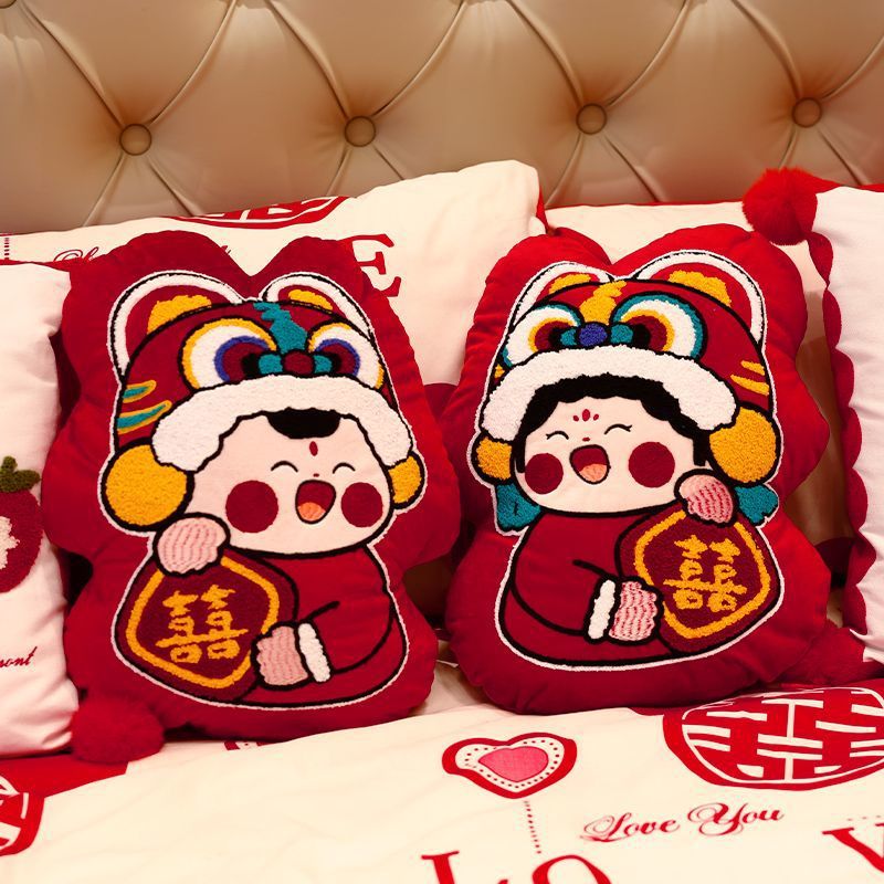 压床娃娃一对结婚喜字抱枕婚礼婚房布置公仔新婚礼物摆件婚庆用品产品图