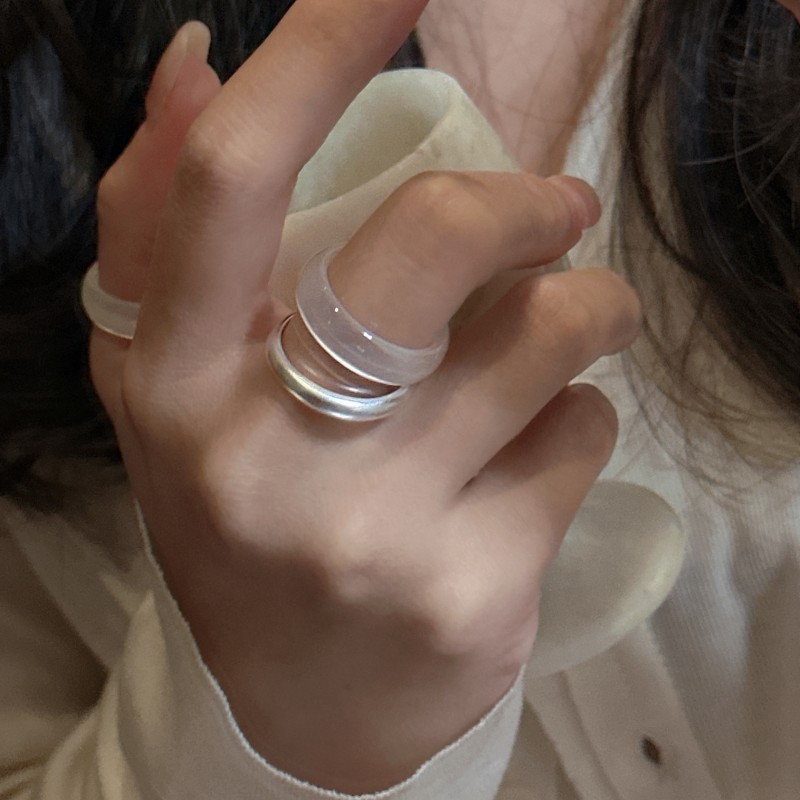 Wholesale of Korean-style niche design chalcedony agate rings, Korean-style fashionable and ins-style simple accessory rings Application Scenario