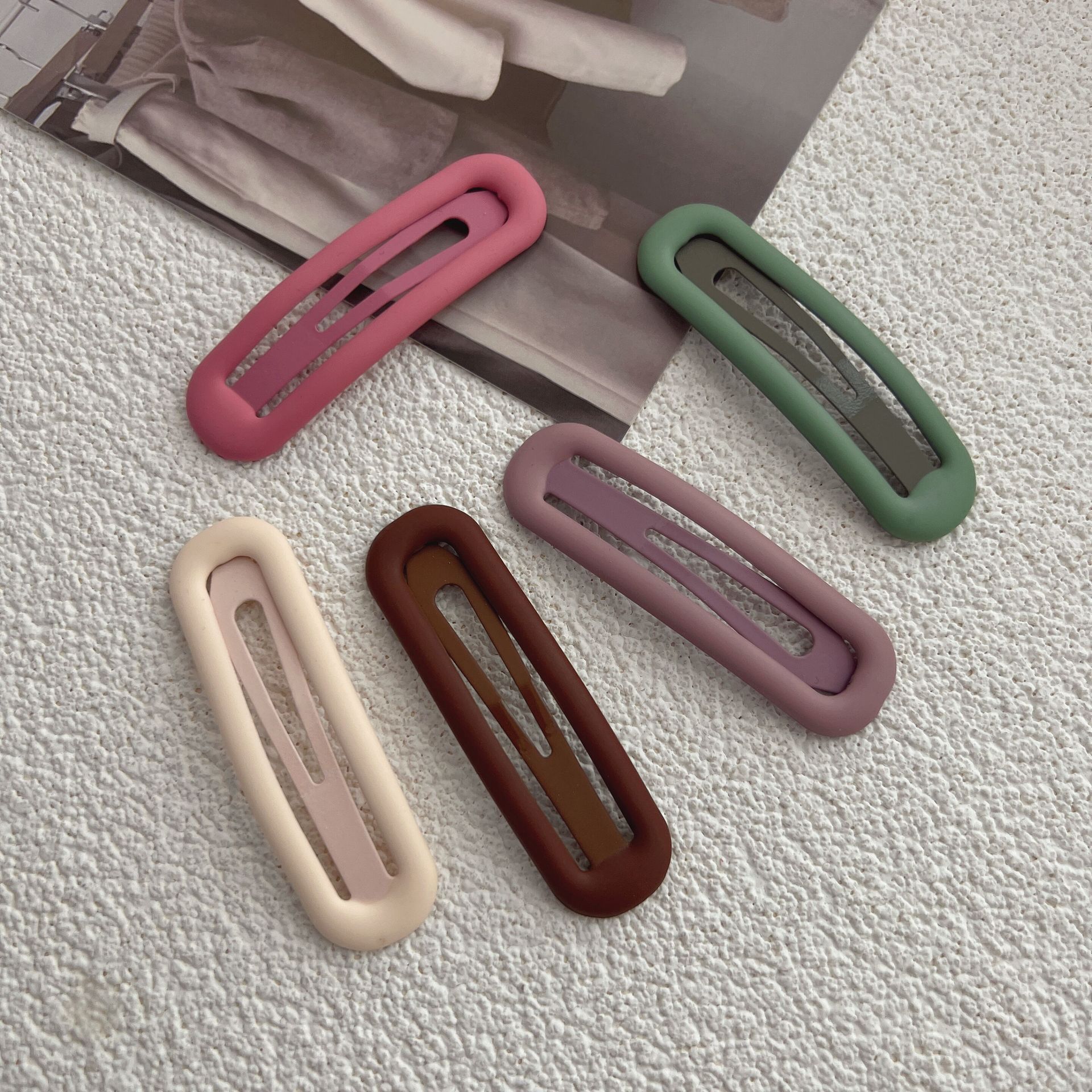 Simple solid-color matte hair clips, a versatile accessory for female Internet celebrities, side clips for bangs, hairpins for loose hair at the back of the head, bb clips, and headwear Specification image