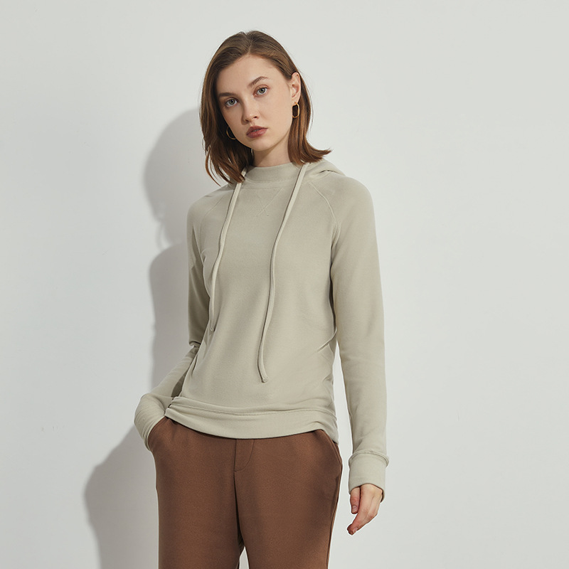 The new autumn and winter outerwear for women is a fashionable, casual, loose and comfortable hyaluronic acid heating fleece hoodie Application Scenario
