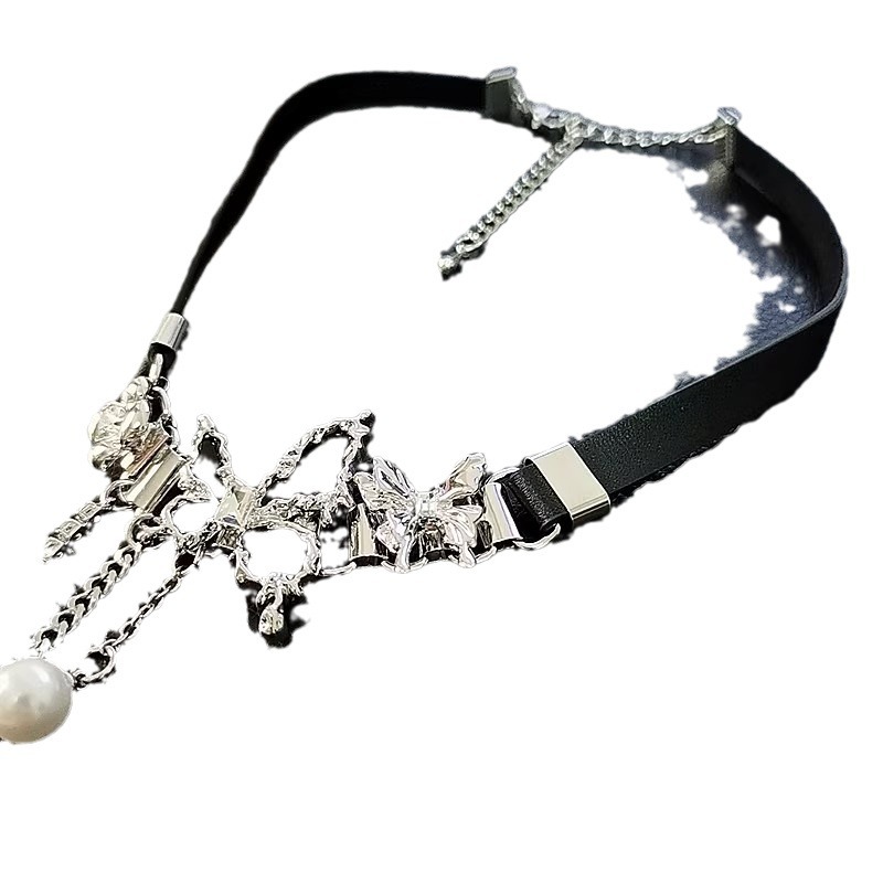 A niche design of an ins dark style black butterfly necklace, punk choker, sweet and cool spice girl necklace Item Picture