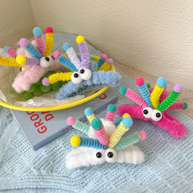 Colorful twisty stick, big eye, plush grab clip, back of the head, high-end updo, shark clip, funny hairpin headwear wholesale Application Scenario