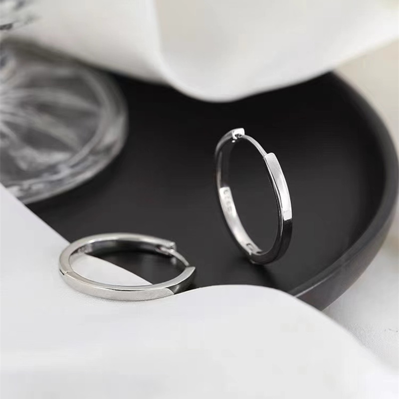 French-style earring, a niche design with a high-end feel, circular earrings that exude feminine quality, and exaggerated European and American earrings in a circular shape details Picture