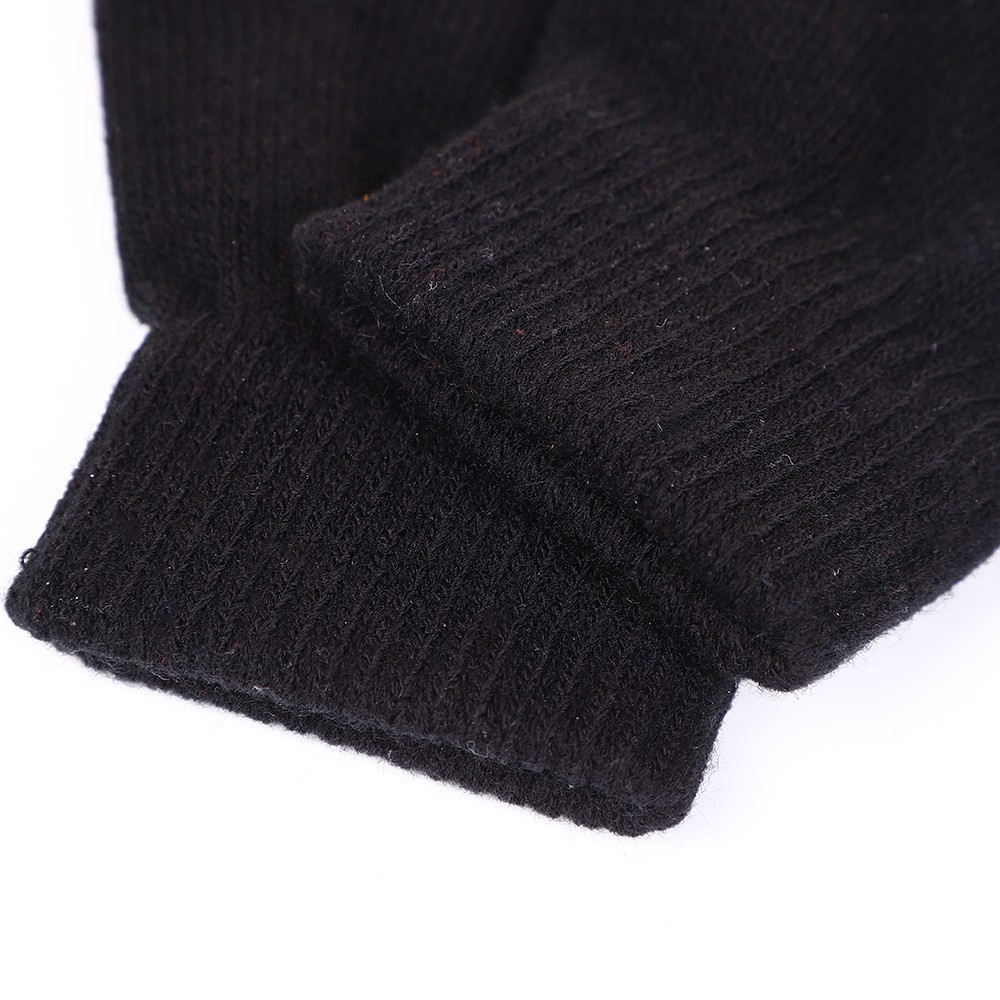Three pairs of acrylic sand touch screen magic gloves for men and women in autumn and winter, with added fleece and thickened, cycling knitted cotton and wool yarn gloves for protection Application Scenario