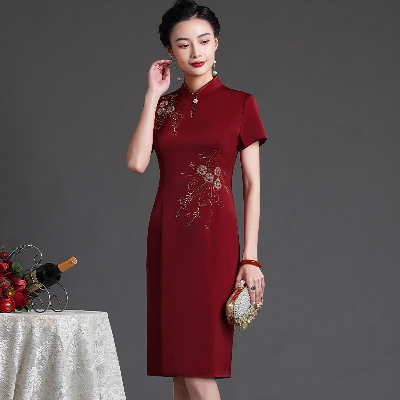 Factory direct sales of 2023 summer new wedding banquet high-end elegant cheongsam improved dress for middle-aged and elderly people wine red women's clothing details Picture