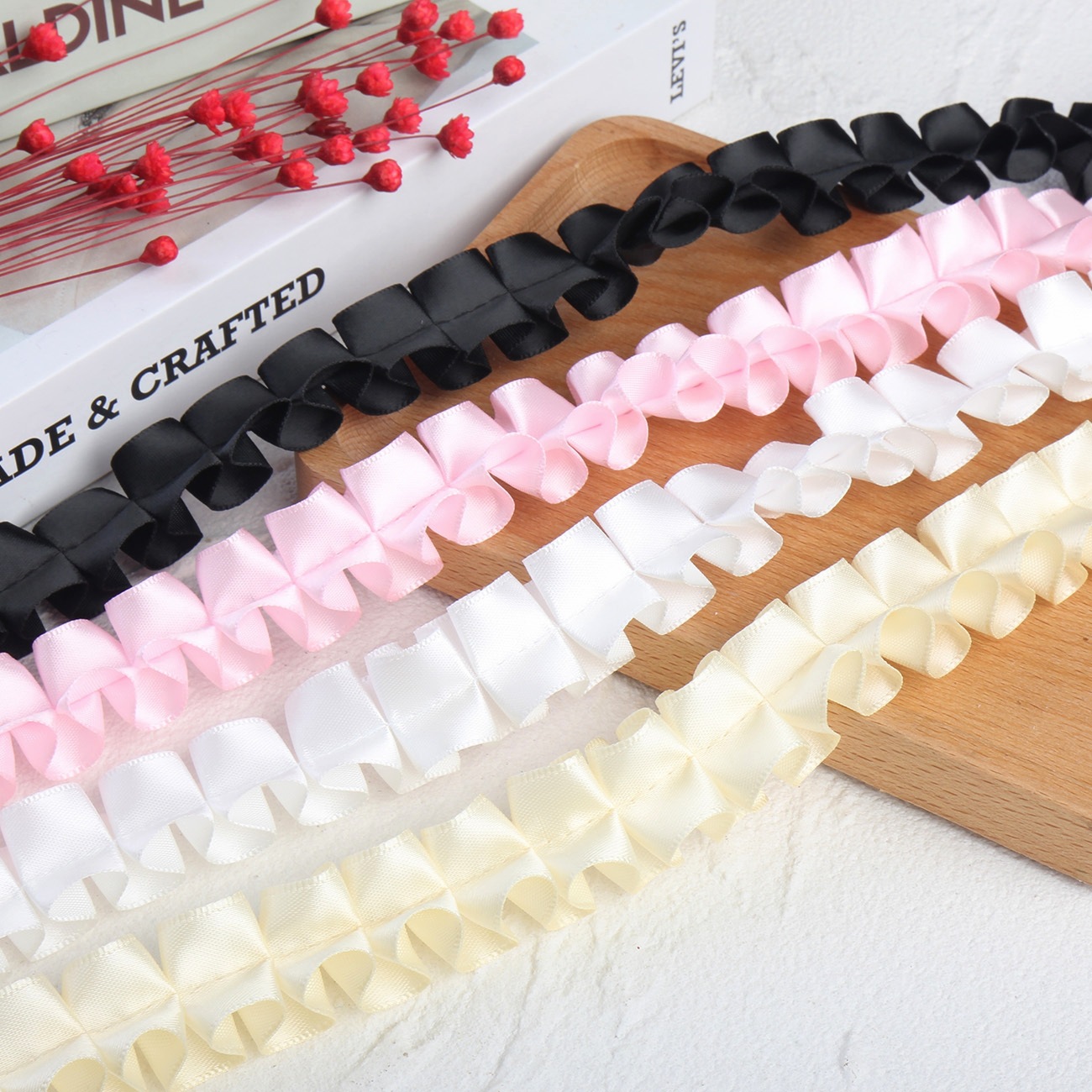 In stock: 2.5cm polyester ribbon center line lotus leaf clothing accessories, craft skirt trims, toy jewelry accessories, discounted lace details Picture