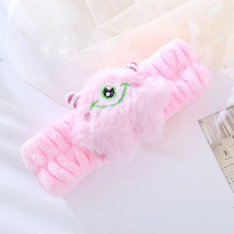 Cartoon Plush Big-Eyed Monster Headband Wholesale Mini Cute Little Monster Headband Girl Face Wash Headband Application Scenario