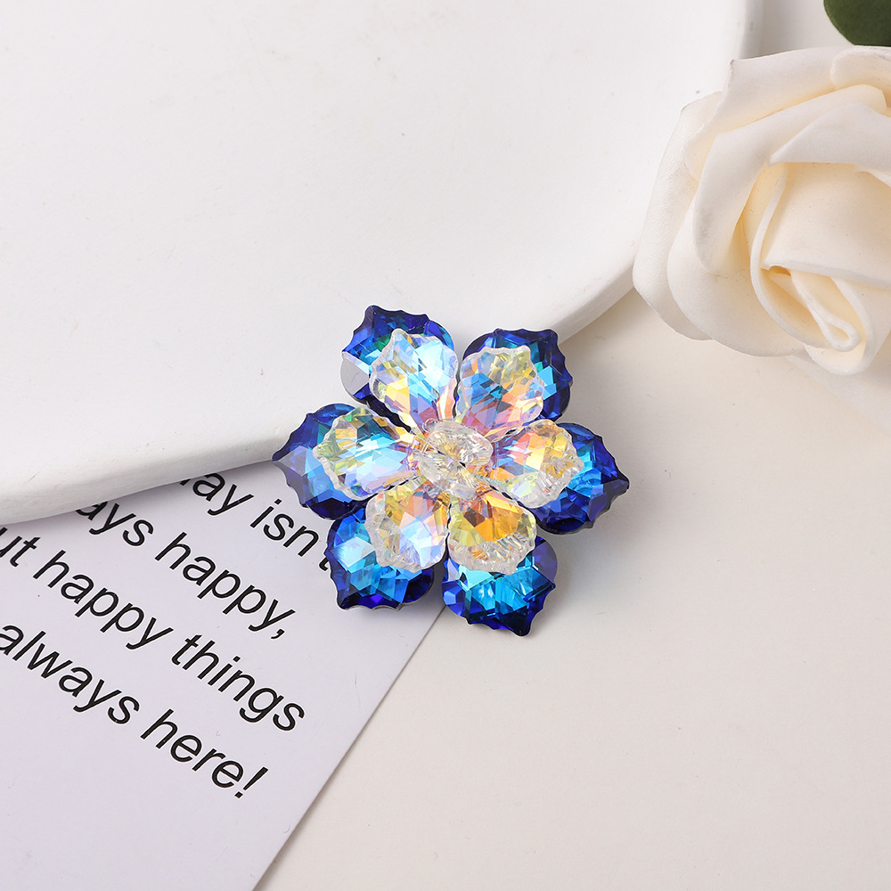 Zhan Yi Xing Yao Fang's new crystal brooch pins, DIY jewelry accessories, phone cases, pendants, hair clips, hair ornaments, sequins and accessories
