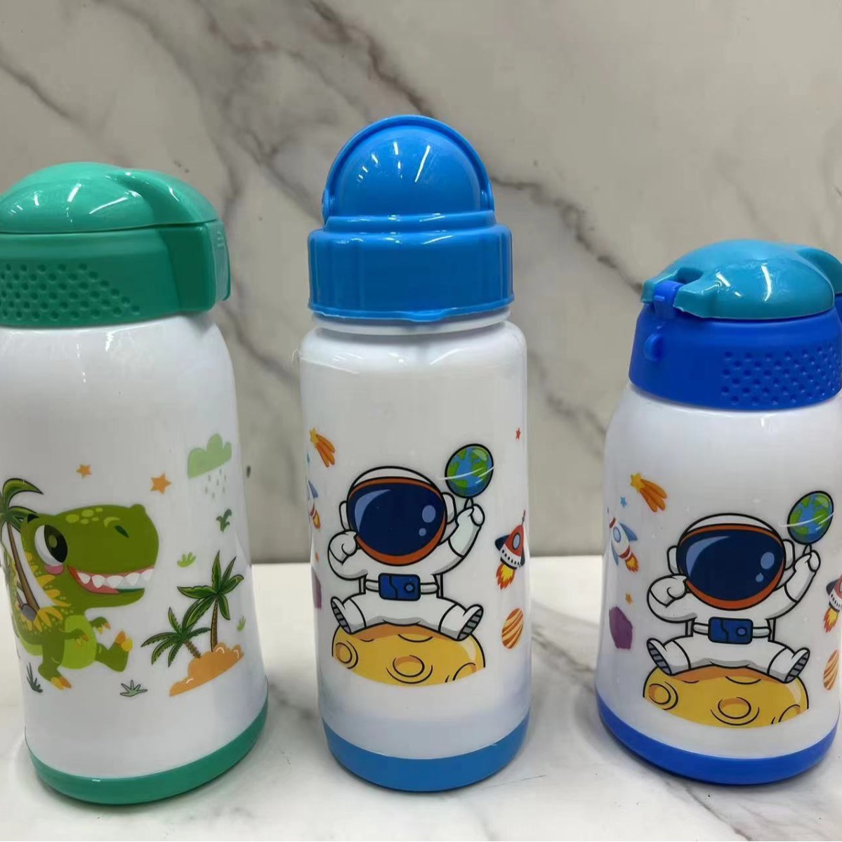 New creative children's water cup, cartoon portable straw pot, PP anti-drop and leak-proof shoulder strap water bottle details Picture