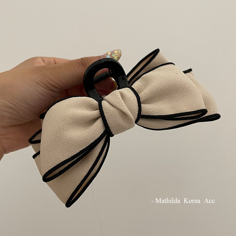 Korean autumn and winter new fashionable black and white bow large bun hair clip, outdoor girl shark clip hair clip accessory Specification image
