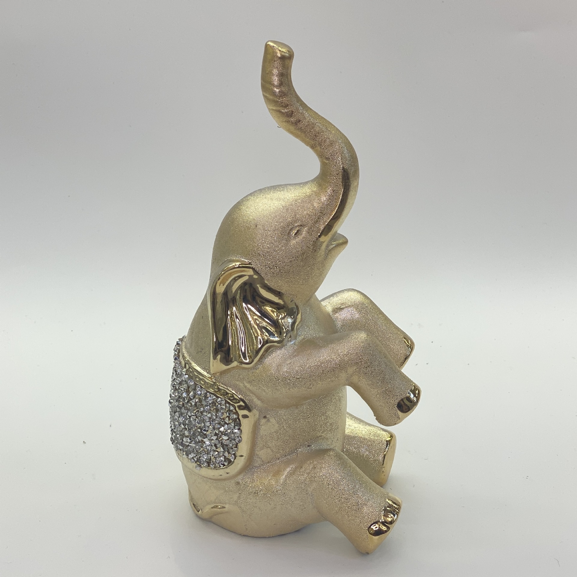 Chinese-style home decoration items, creative three-dimensional jewelry boxes, storage boxes, handicrafts, creative handicrafts, gold and silver electroplated apple ornaments, home decoration handicrafts, fruit ornaments, pear handicrafts Item Picture