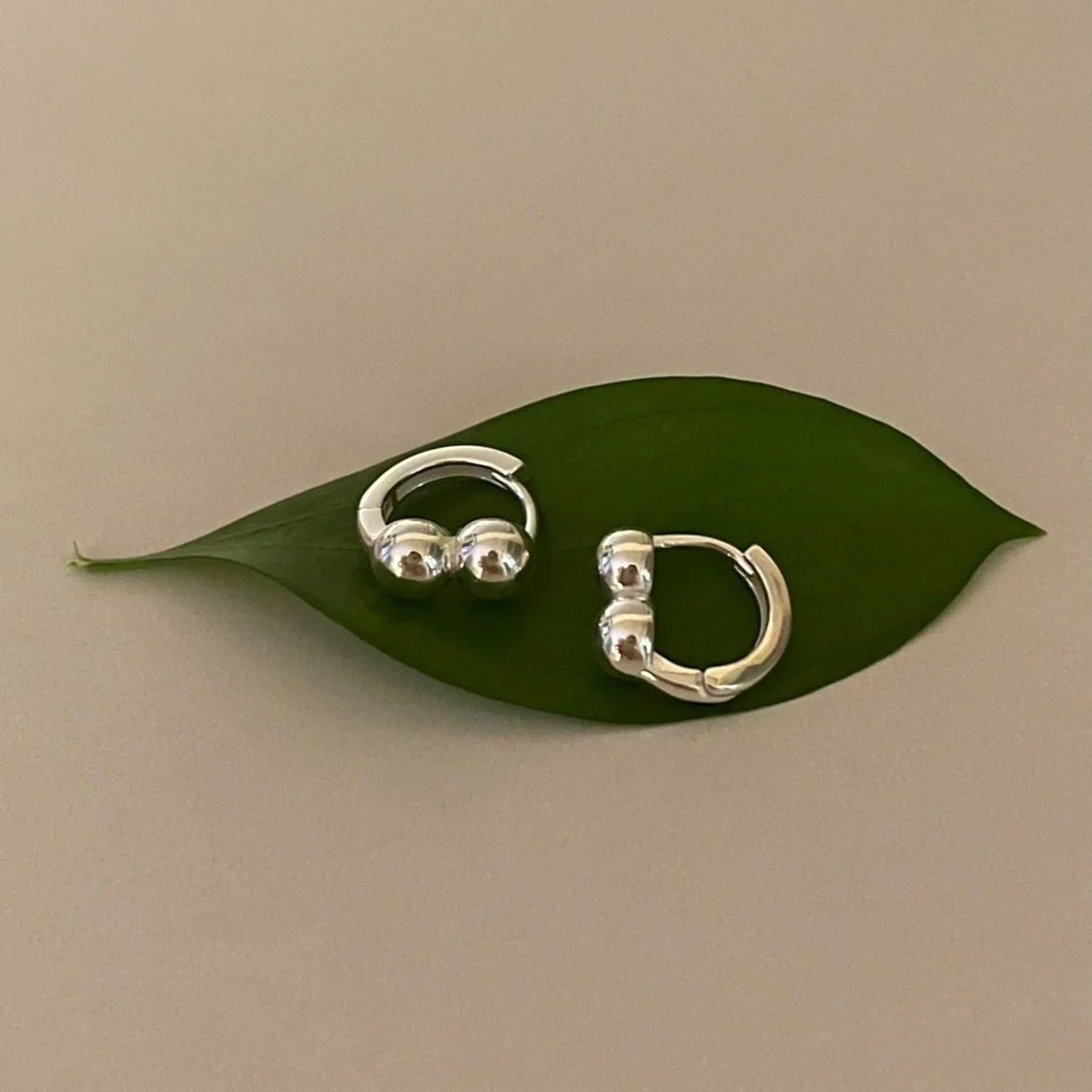 S925 Sterling Silver Spherical Earrings Niche Design Sense Fashion Personality Simple Temperament Commuter Everything Senior Buckle Female Application Scenario
