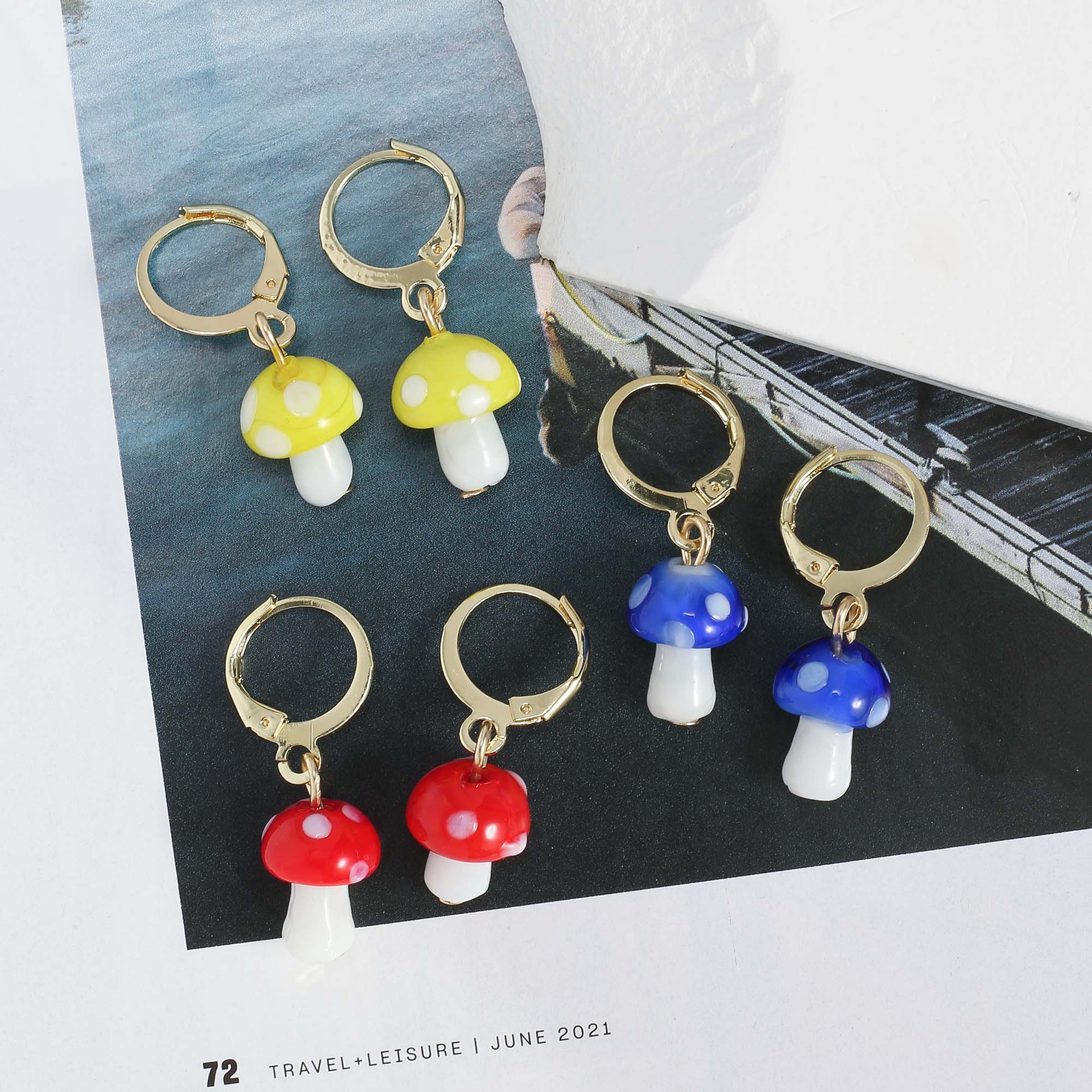 Japanese and Korean Instagins-style best-selling personalized, fashionable and cute polka dot mushroom earrings and earrings for simple women details Picture