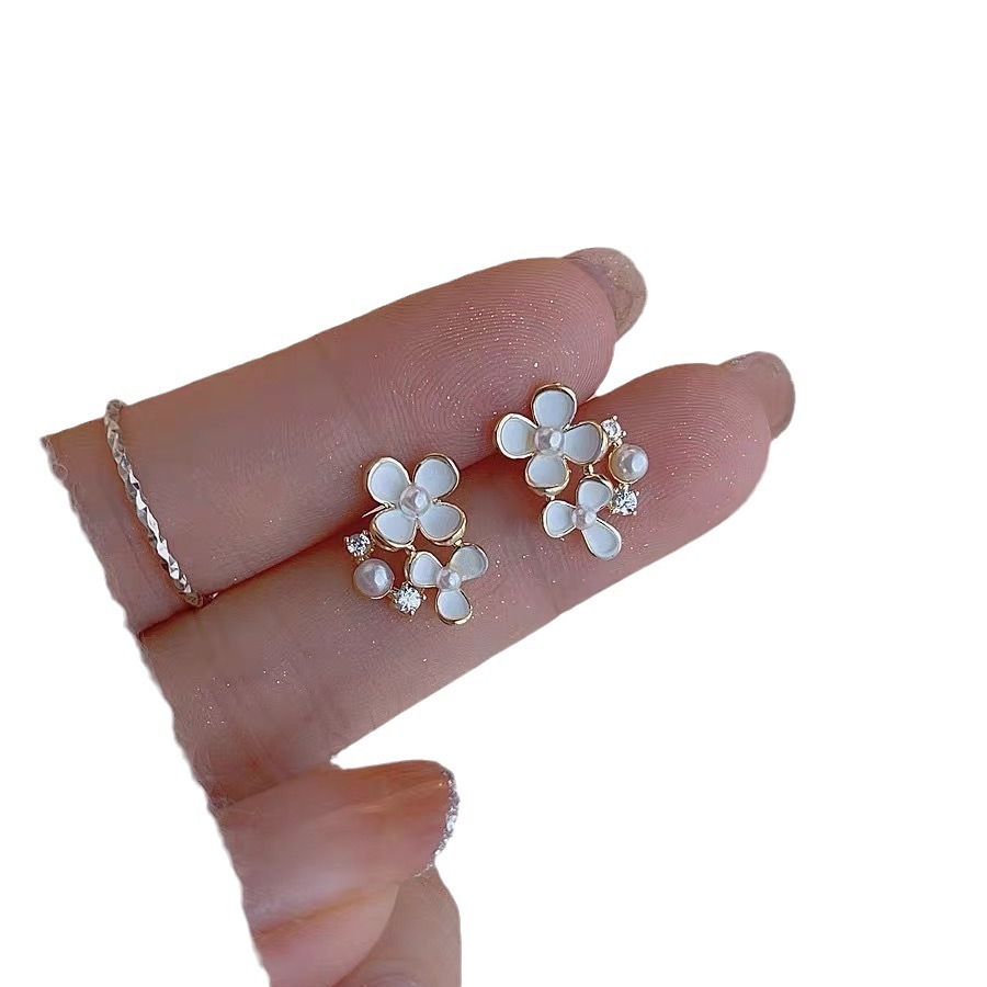Sensación de atmósfera dulce y fresca pequeña flor blanca perla aretes diseño de nicho de lujo ligero sensación de alta clase accesorios de oído versátiles Item Picture