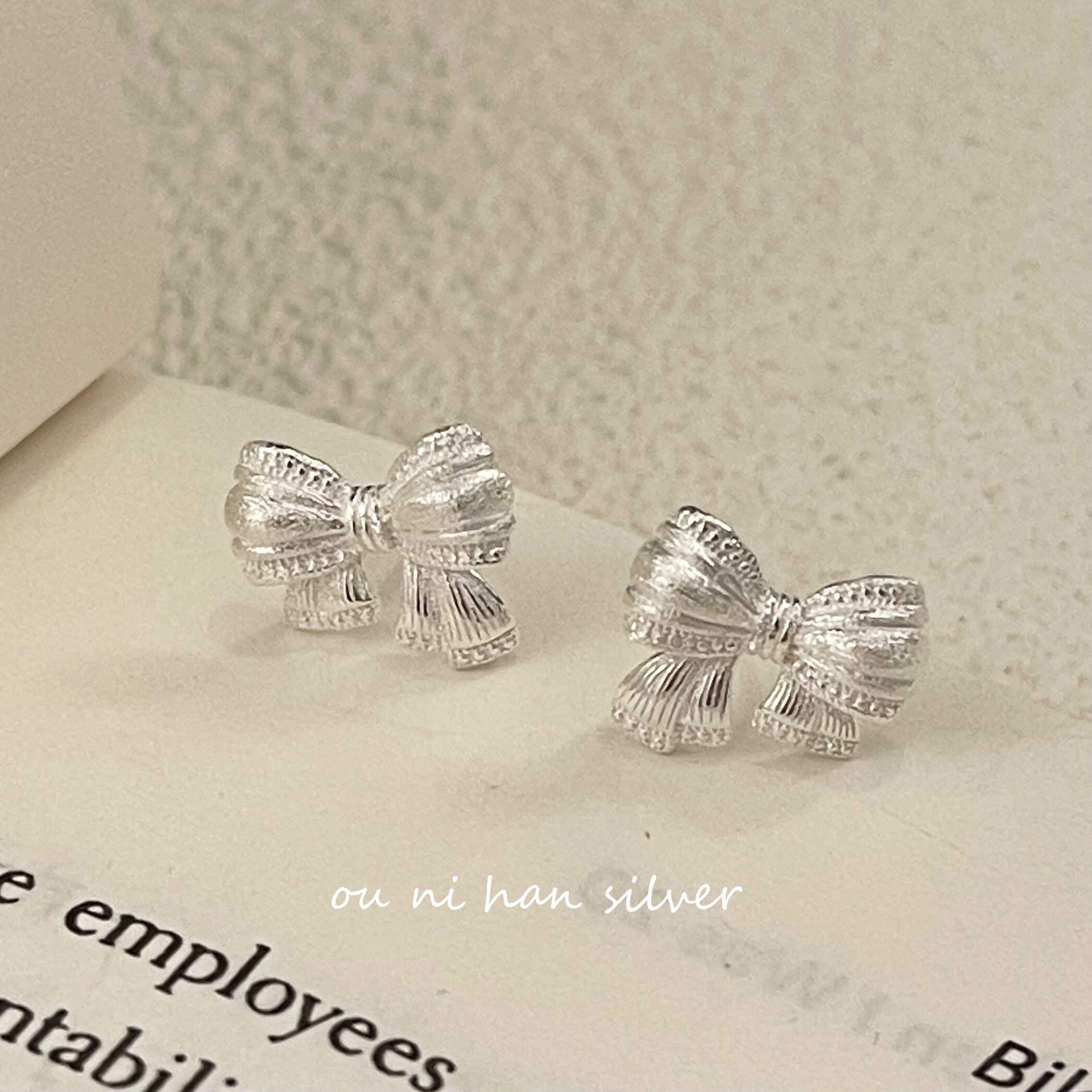 Oni 925 sterling silver asymmetrical bow matte stud earrings for women, simple and sweet, girlish and elegant, versatile earrings Specification image