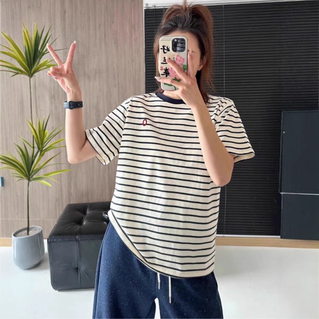 This timeless Korean-style women's dress is simply the same striped short-sleeved T-shirt. The loose round-neck T-shirt for women is trendy Specification image